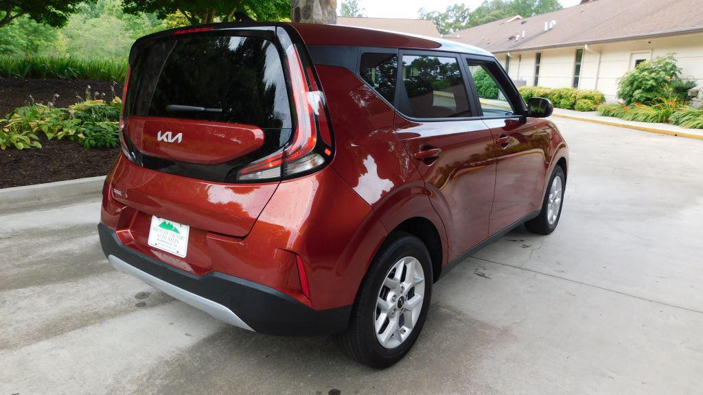 2024 Kia Soul LX photo 9