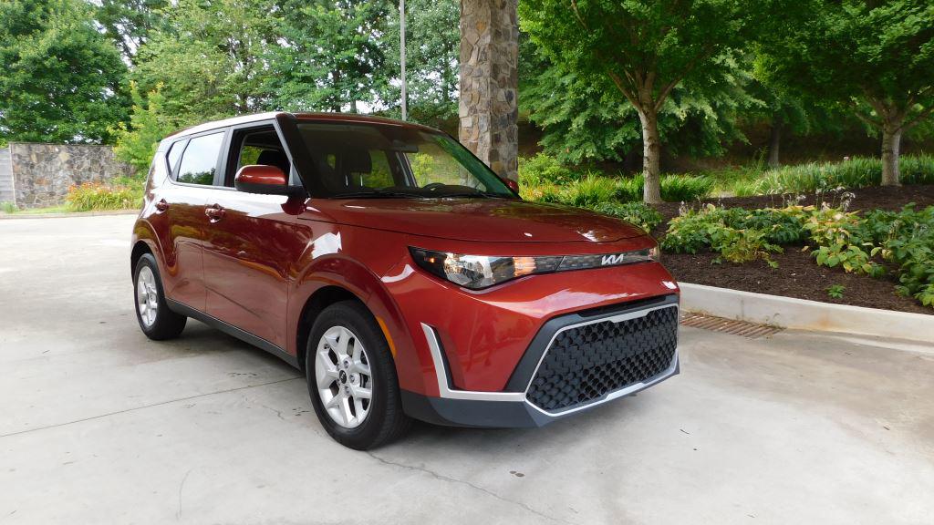 2024 Kia Soul LX photo 3