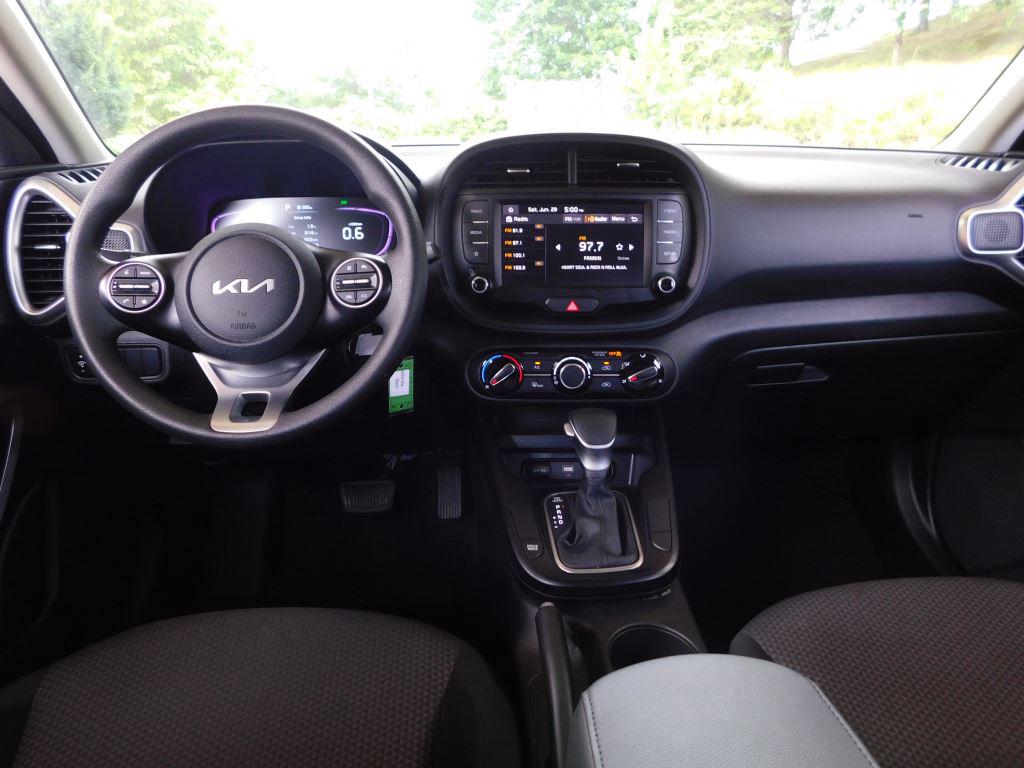 2024 Kia Soul LX photo 2