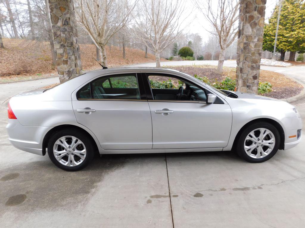 2012 Ford Fusion SE's photo