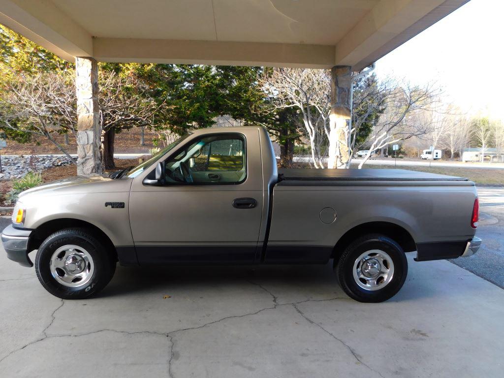 2001 Ford F-150 XL's photo