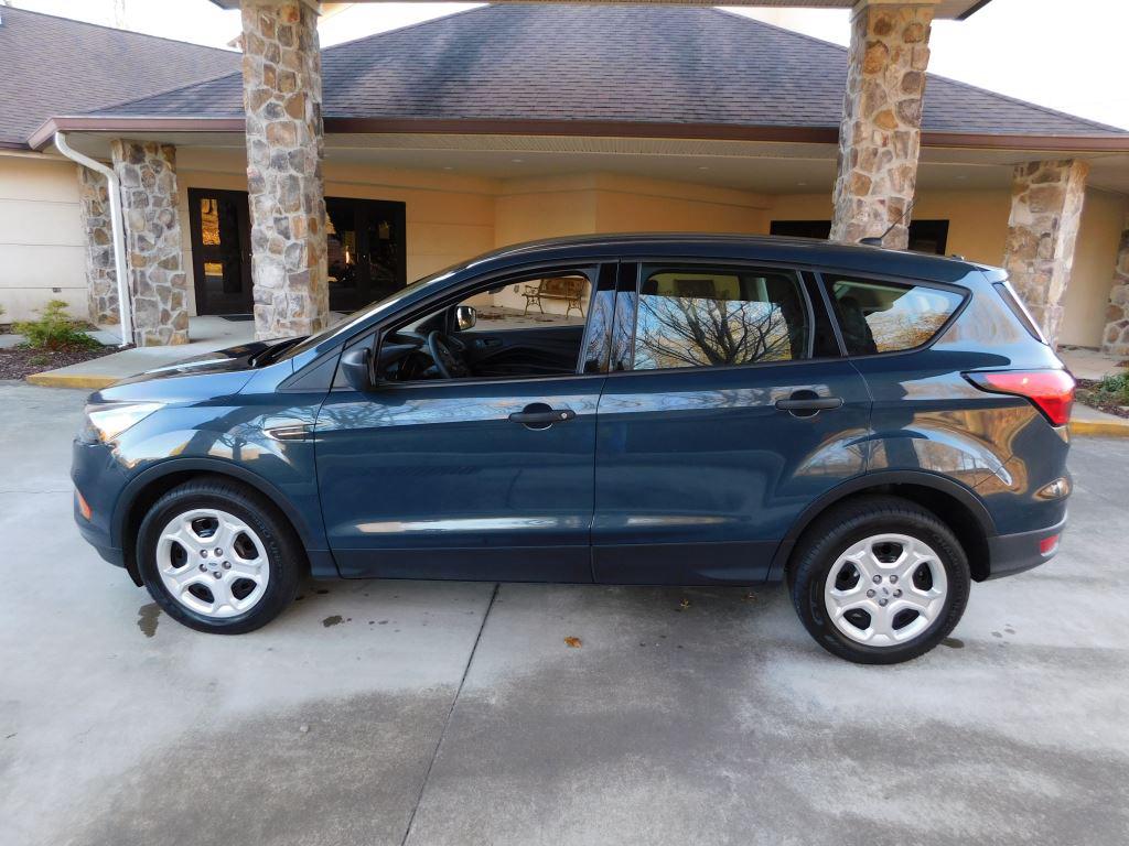 2019 Ford Escape S's photo