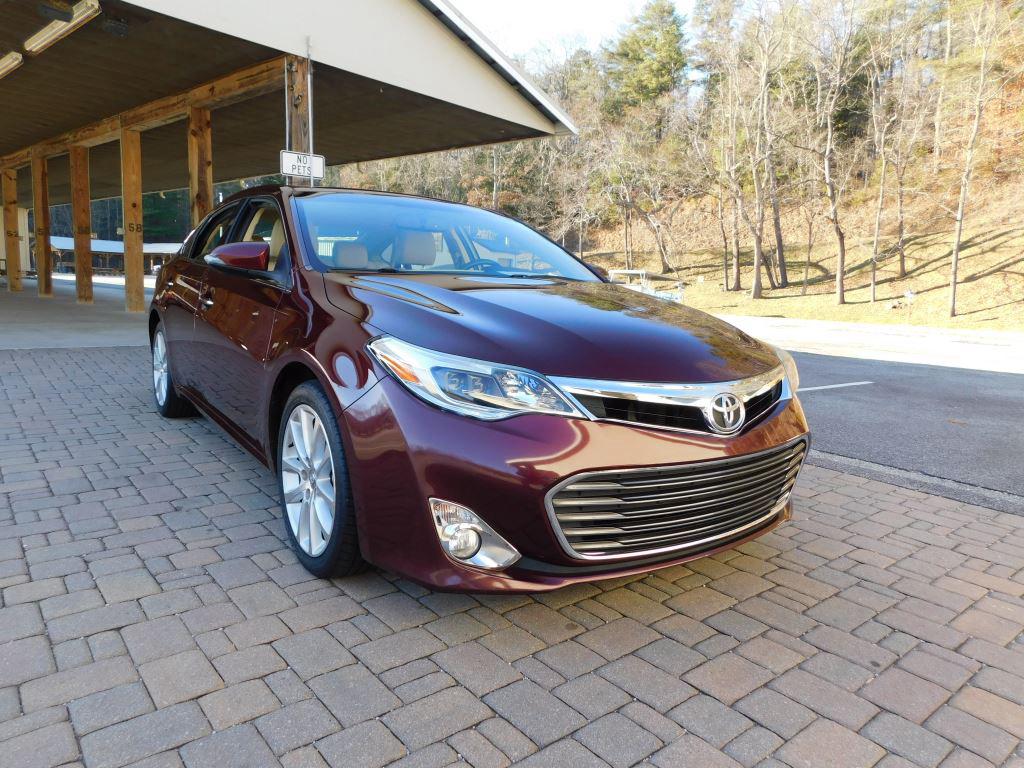 2013 Toyota Avalon XLE Premium's photo